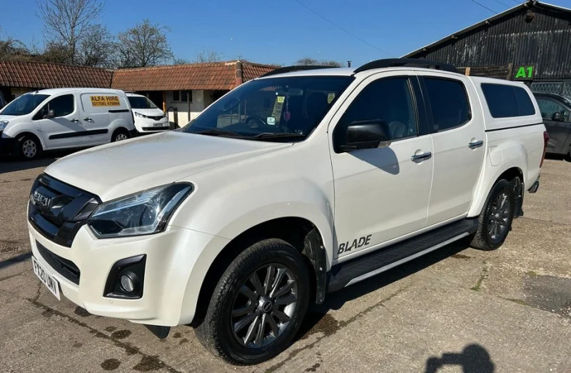 Lambert Smith Hampton - Collective Online Auction to Include Motor Vehicles, Picture Framing Equipment & Moulding Stock, High-end Furniture & PPE Stock - Auction Image 9