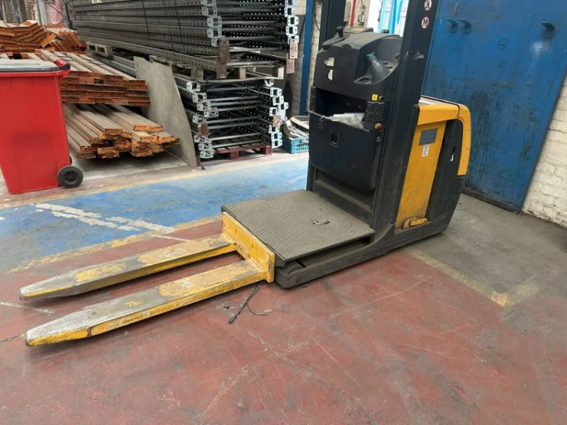 JPS Chartered Surveyors - Plant Auction to include Jungheinrich Order Picker, CAT Forklift, Crown Bay Picker, Compressors & Genie Scissor Lift - Auction Image 6