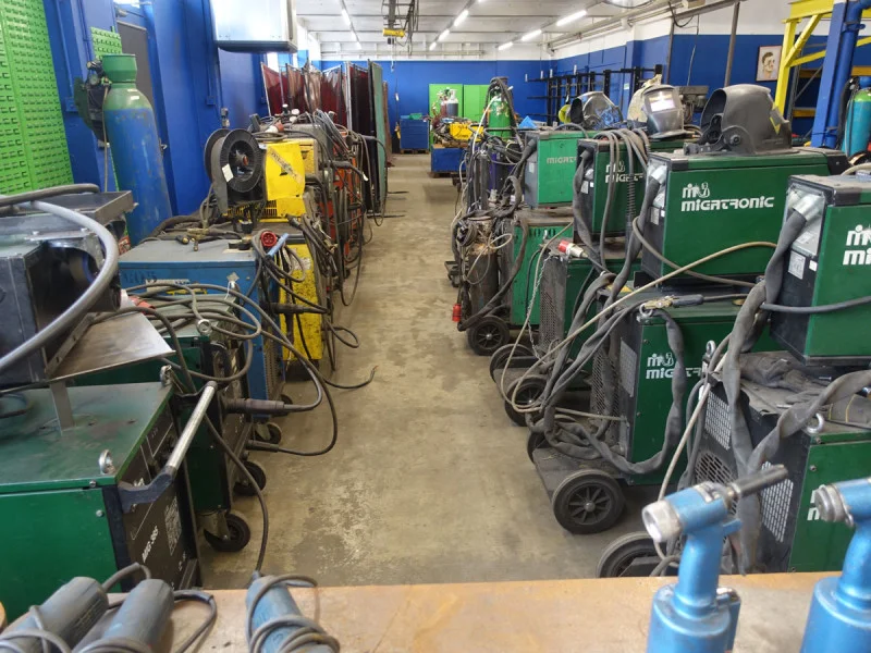W & H Peacock - Fabrication Machinery, Welders, Cranes, Factory Equipment, Forklifts & Vehicles at Auction - Auction Image 5