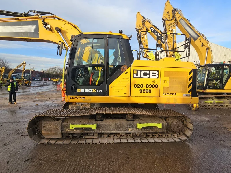Salvue Ltd. - 2019 JCB 220X  Tracked Excavator - Salvage | Hydraulic Contamination - Auction Image 4