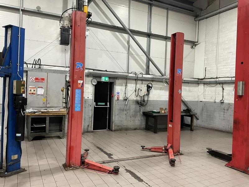 BPI Auctions - Remaining Contents of Renault Car Garage Auction to include Post Lifts, Wheel Balancer, Boston MOT Station & More - Auction Image 2