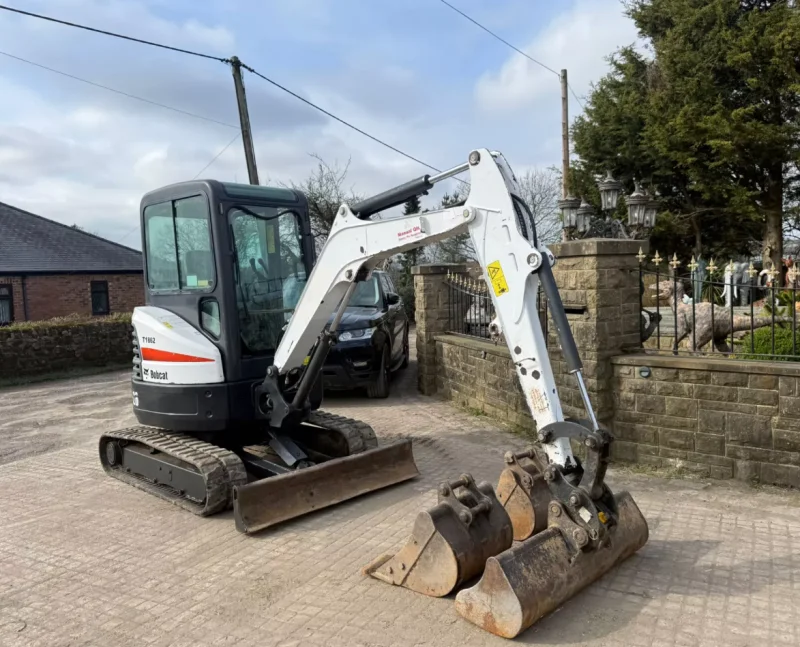 Universal Auctions Group Ltd - Massive Multi-Lot Auction; Ex-Fleet Vans, Agri, Construction & Heavy Plant Machinery And Much More! - Auction Image 5