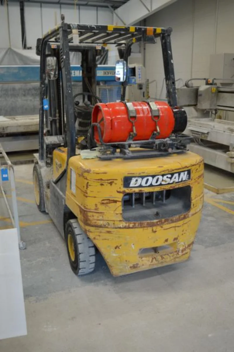 Gilbert Baitson - Kitchen Displays, Forklift Truck, Vehicles, Workshop Equipment for Auction - Auction Image 2