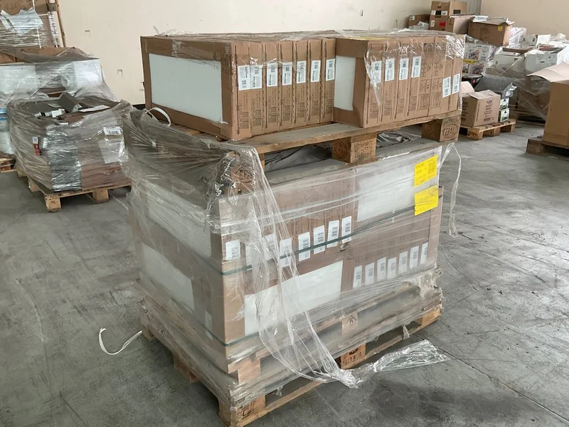 BPI Auctions - Contents of UK Modular Construction Company Auction to inc: Heat Detector Alarms, Electric Towel Rails, Baths, LED Downlighters, Smoke Alarms & More - Auction Image 2