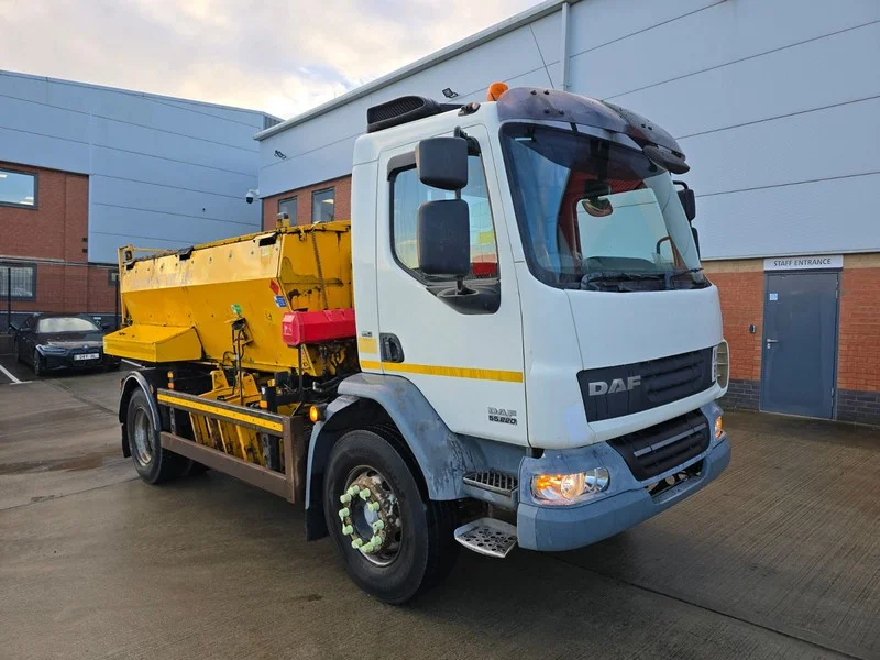 BPI Auctions - 2017 Iveco Stralis Curtain Sided Lorries & 2016 Iveco Stralis Dropside Flat Beds with Atlas Crane & Grab at Auction - Auction Image 5