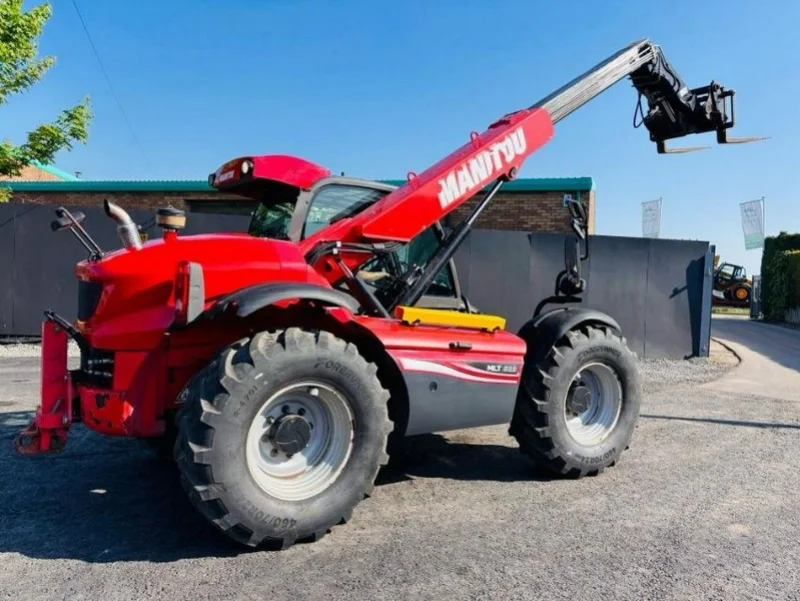 Universal Auctions Group Ltd - Excavators, Tractors, Forklifts, Agri, Telehandlers & More at Auction - Auction Image 4