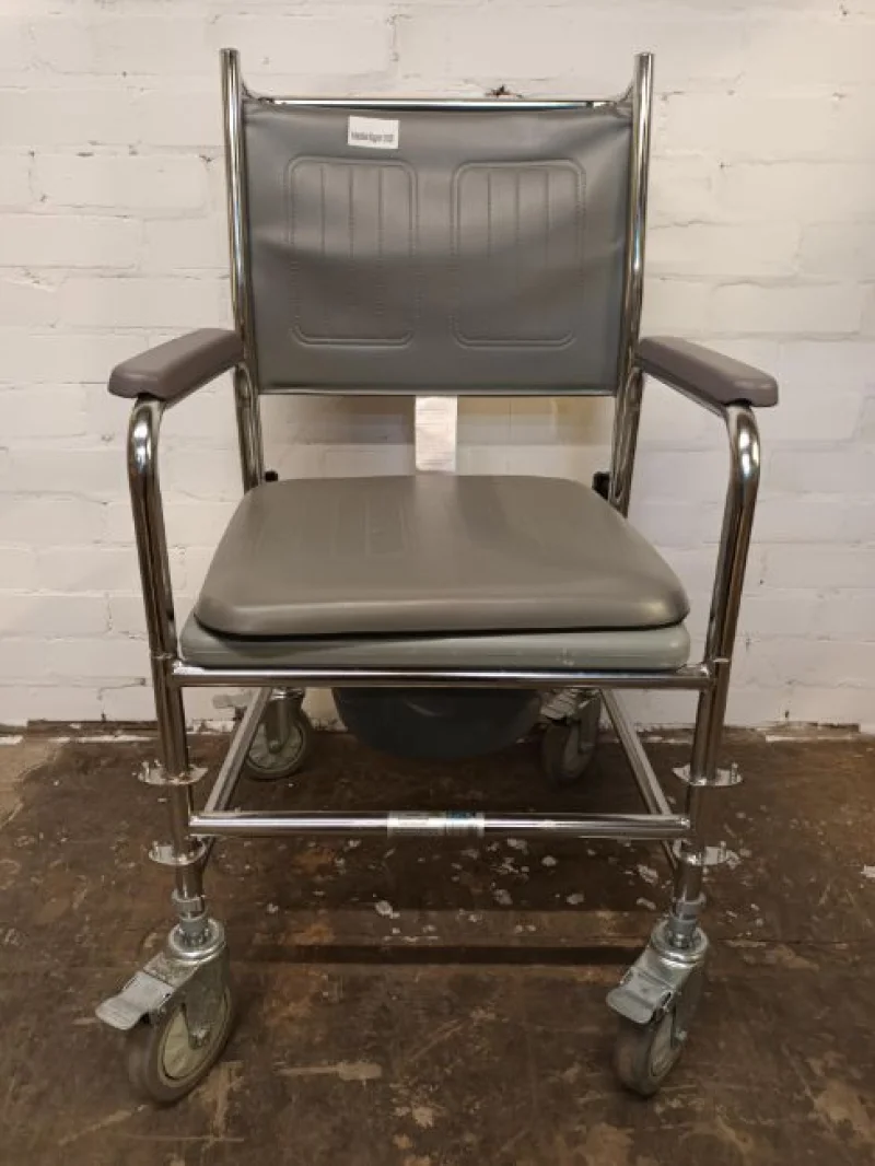 JPS Chartered Surveyors - Disability & Medical Products/Aids Auction including Defibrillators, Mobility Hoists, Wheelchairs, Bulk lots of Facemasks, Sanitiser & PPE - Auction Image 4