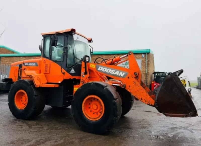 Universal Auctions Group Ltd - Major Clearance Auction, Over 700 lots: Ex-Fleet Vehicles, Agri & Farm, Heavy Plant, Machinery, HGVs & Much More - Auction Image 4