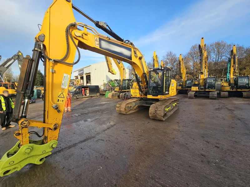 Salvue Ltd. - 2019 JCB 220X  Tracked Excavator - Salvage | Hydraulic Contamination - Auction Image 2