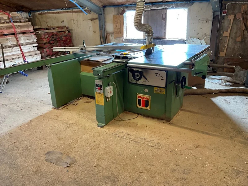 BPI Auctions - Entire Contents of Joinery Workshop Auction to include Machinery, Forklift Truck, Workbenches, Spray Booths & More - Auction Image 4