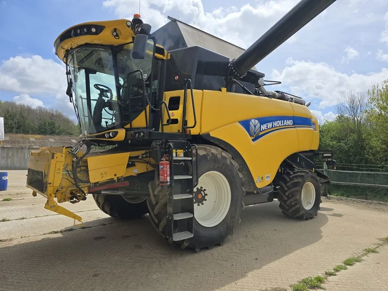 BPI Auctions - New Holland CX8.90, CR10.90 & CR8.80 Combine Harvesters Auction - Auction Image 1