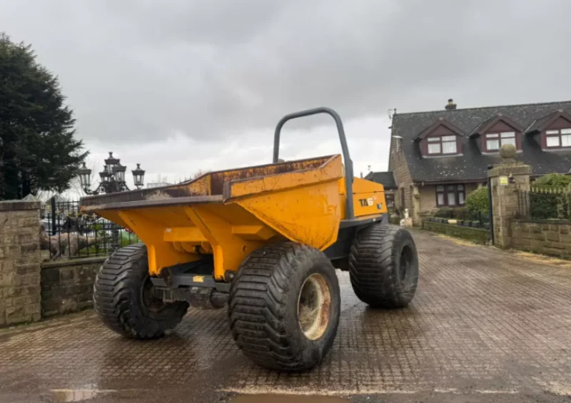 Universal Auctions Group Ltd - Over 700 lots: Ex-Fleet Vehicles, Agri & Farm, Heavy Plant, Machinery, HGVs & Much More - Auction Image 1