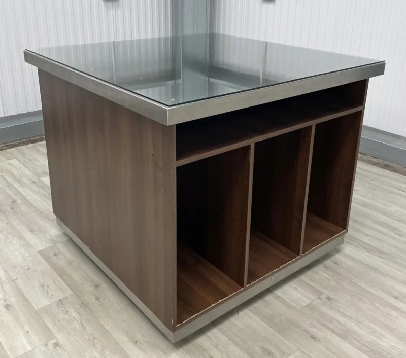 Pinder Asset Solutions Ltd - Retirement Auction of a Soft Furnishings Retailer, 1000s of Meters Fabric Stocks, Making Up Eq & Tables, Display Units, Handling, Accessories - Auction Image 6