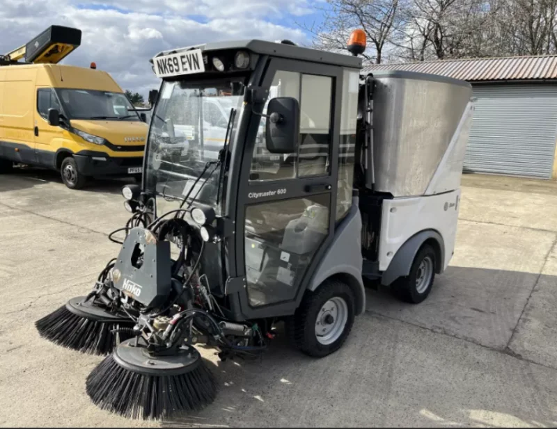 Universal Auctions Group Ltd - Massive Multi-Lot Auction; Ex-Fleet Vans, Agri, Construction & Heavy Plant Machinery And Much More! - Auction Image 4