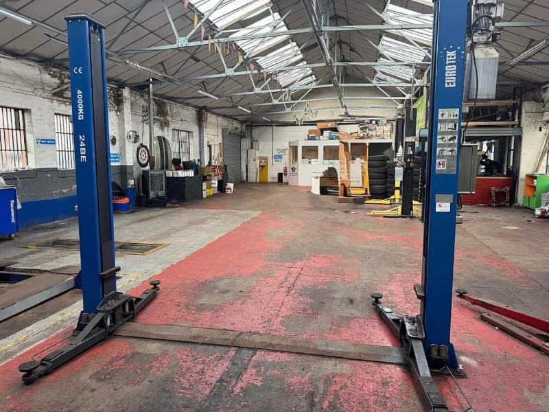 Sweeney Kincaid - Garage Equipment & Tyre Fitting Machines Auction - Auction Image 2