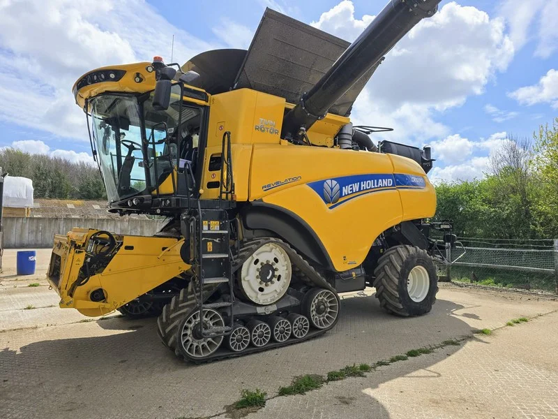 BPI Auctions - New Holland CX8.90, CR10.90 & CR8.80 Combine Harvesters Auction - Auction Image 4