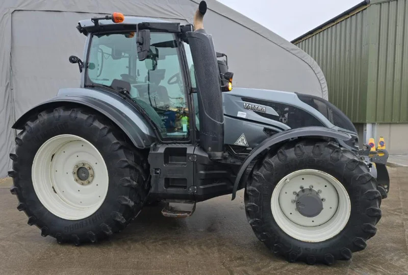 BPI Auctions - 2018 Valtra Tractors T174Ve Versu 57Kph at Auction - Auction Image 2