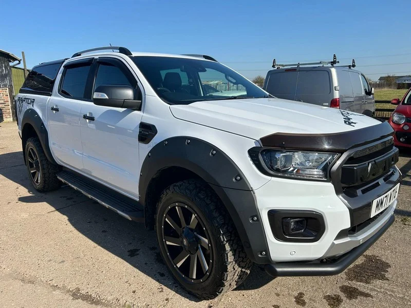 Lambert Smith Hampton - Collective Online Auction to Include Motor Vehicles, Picture Framing Equipment & Moulding Stock, High-end Furniture & PPE Stock - Auction Image 2
