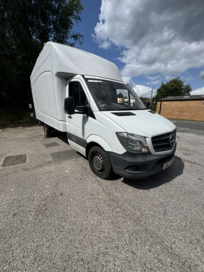 JPS Chartered Surveyors - Vehicle Auction - Mercedes-Bena Luton and Vauxhall Vivaro Van - Auction Image 4