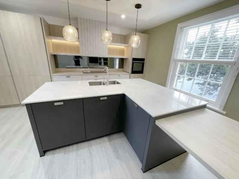 In2Corporate Ltd - Huge General Online Auction - 880+ Lots - Sale Includes: Bespoke Fitted Kitchen, Luxury Homewares, Elaborate Festive Shop Display Fittings, IT & Computers, Designer Clothing, 5-Star Hotel Furniture, Gifts, Boxed Toys and More. - Auction Image 2