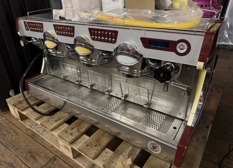 Pinder Asset Solutions Ltd - Surplus Equipment of Flamingo Land inc Catering & Servery Equipment, Café & Shop Furniture, 5 Aside Soccer Arena, Tractor, Dumper, Generator at Auction - Auction Image 7