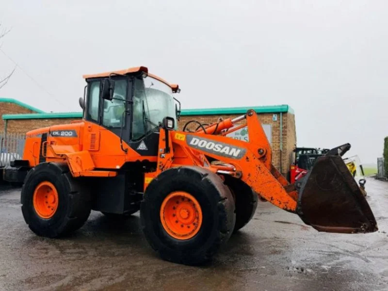 Universal Auctions Group Ltd - Major Clearance Auction, Over 700 lots: Ex-Fleet Vehicles, Agri & Farm, Heavy Plant, Machinery, HGVs & Much More - Auction Image 1
