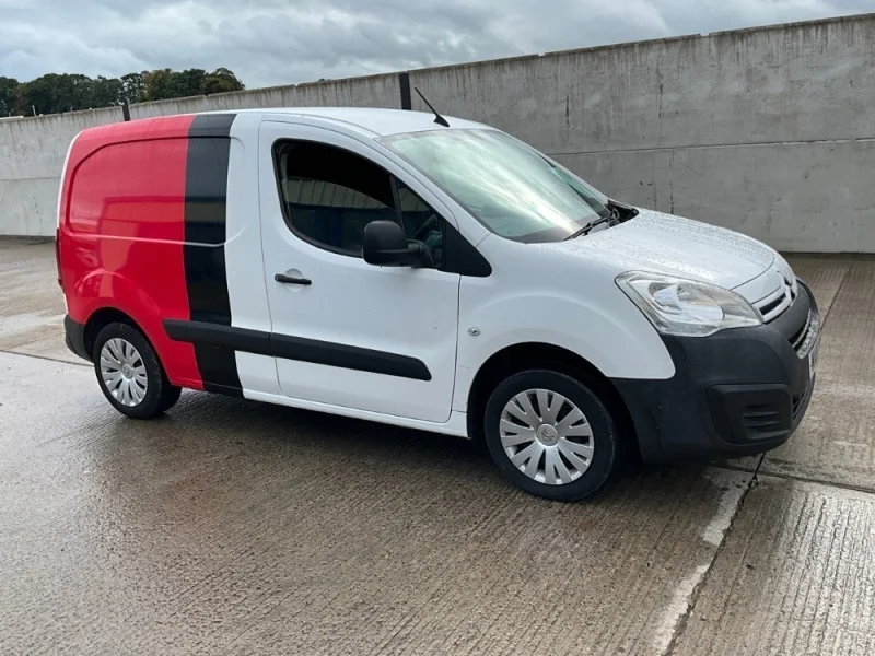 Mid Ulster Auctions Ltd - Vehicle Auction to include Vans, Cars, Campervans, Trailers & More - Auction Image 4