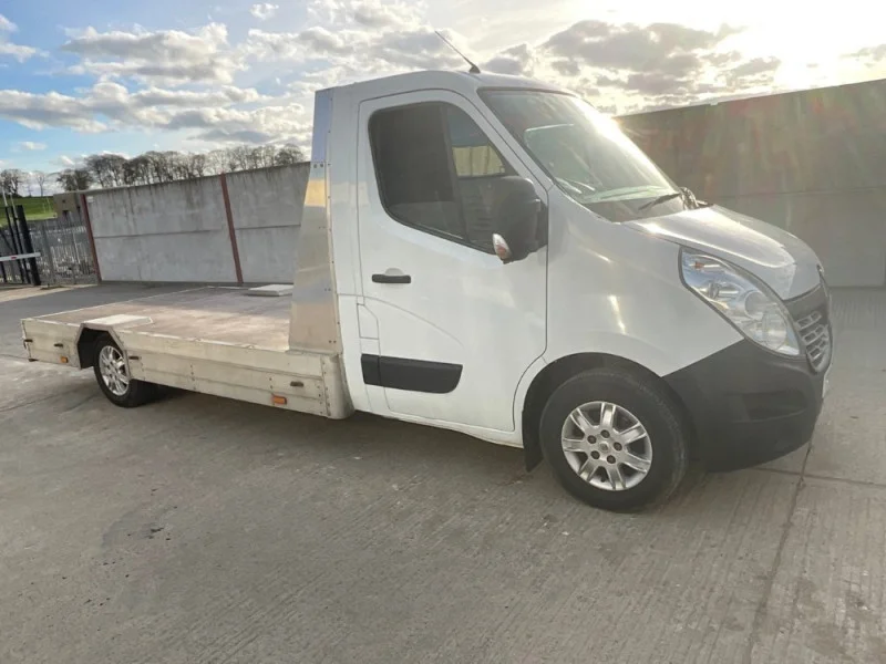 Mid Ulster Auctions Ltd - Vans, Cars, HGV's Auction by Peugeot, Renault, Landrover, Maxus, Ford, Iveco, Mini, Citroen & More - Auction Image 6