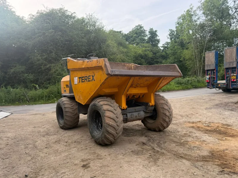 Universal Auctions Group Ltd - Massive Multi-Lot Auction; Ex-Fleet Vans, Agri, Construction & Heavy Plant Machinery And Much More! - Auction Image 6