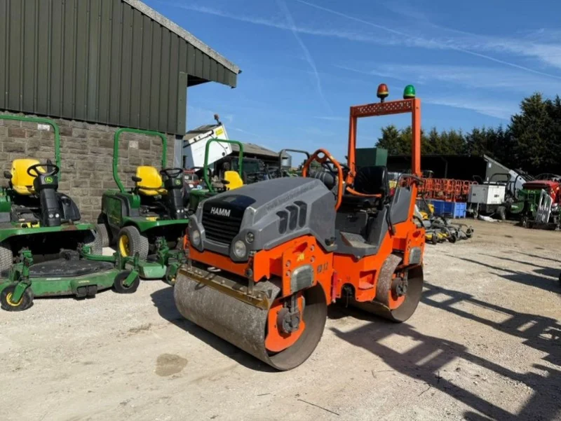 Universal Auctions Group Ltd - Excavators, Tractors, Forklifts, Agri, Telehandlers & More at Auction - Auction Image 2