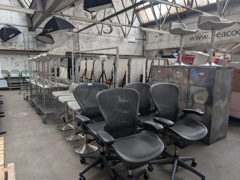 W & H Peacock - Photography and Film Studio Equipment - Auction Image 6