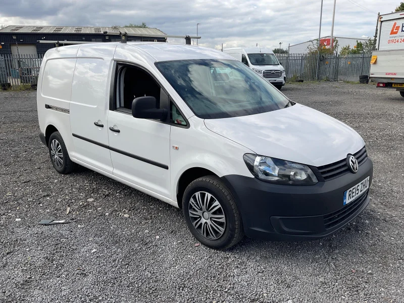 BPI Auctions - Commercial Vehicles Auction to include: Tractor Units, Skip Loader, Curtainside Lorries, Tri-Axle Skeleton Trailer, Minibus & More - Auction Image 8