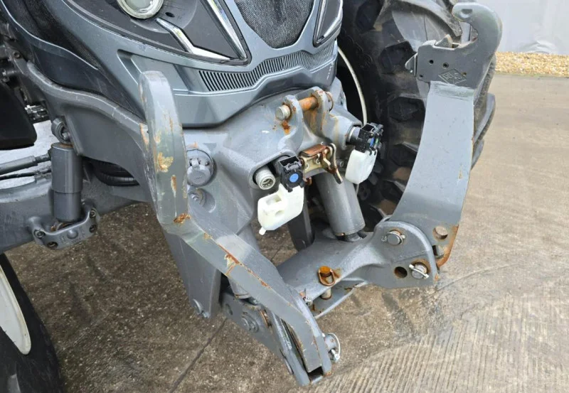 BPI Auctions - 2018 Valtra Tractors T174Ve Versu 57Kph at Auction - Auction Image 5
