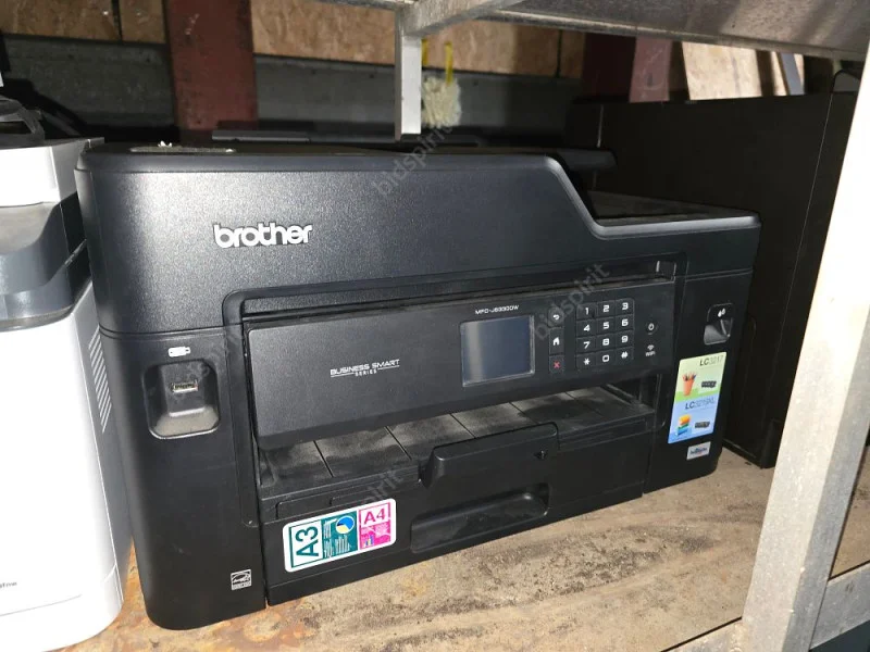 Asset Auctions Ltd - Exclusive Auctioneer's Choice: A Curated Collection of Exceptional Lots to include: Monitors, Printers, Office Furniture, Pallets of Tools, Vehicles & Forklifts at Auction - Auction Image 4