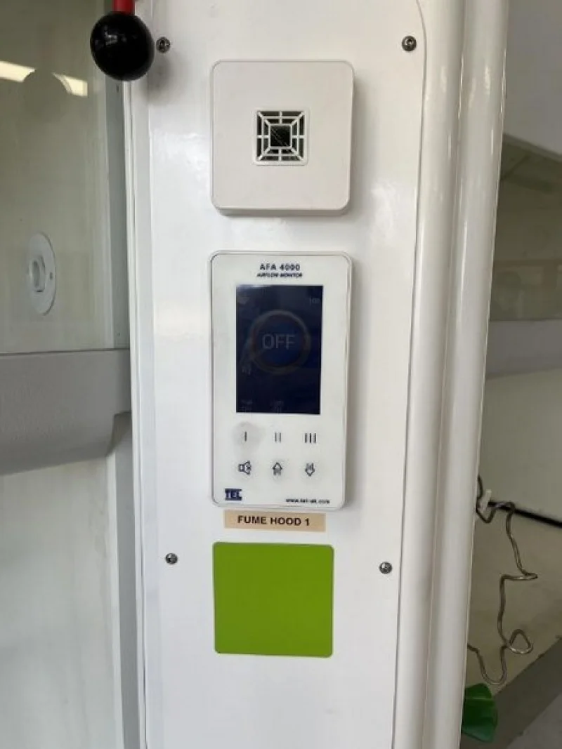 JPS Chartered Surveyors - ILS K8 Fume Cupboard Extractor Auction - Auction Image 3