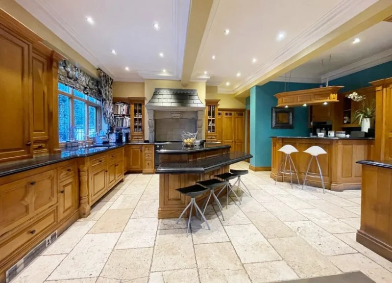 In2Corporate Ltd - Huge General Auction With Over 700 Lots including Kitchens, Furniture, Vehicles and more - Auction Image 1