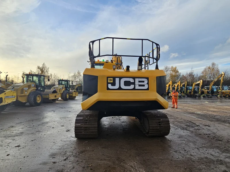 Salvue Ltd. - 2019 JCB 220X  Tracked Excavator - Salvage | Hydraulic Contamination - Auction Image 6