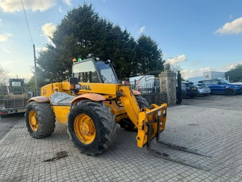 Universal Auctions Group Ltd - Excavators, Tractors, Forklifts, Agri, Telehandlers & More at Auction - Auction Image 8