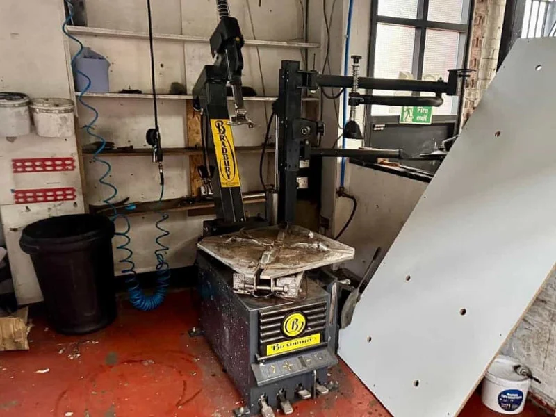 Sweeney Kincaid - Garage Equipment & Tyre Fitting Machines Auction - Auction Image 1