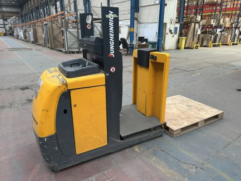 JPS Chartered Surveyors - Plant Auction to include Jungheinrich Order Picker, CAT Forklift, Crown Bay Picker, Compressors & Genie Scissor Lift - Auction Image 5