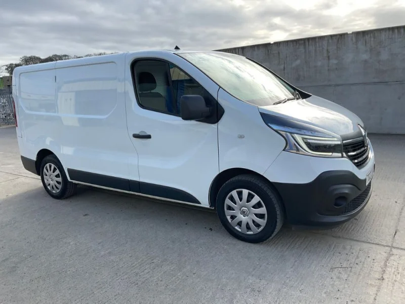 Mid Ulster Auctions Ltd - Vans, Cars, HGV's Auction by Peugeot, Renault, Landrover, Maxus, Ford, Iveco, Mini, Citroen & More - Auction Image 7