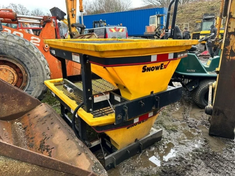 Universal Auctions Group Ltd - Excavators, Tractors, Forklifts, Agri, Telehandlers & More at Auction - Auction Image 6