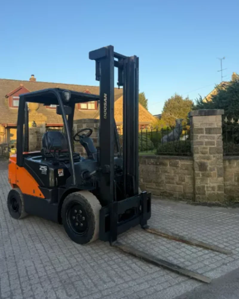 Universal Auctions Group Ltd - Major Clearance Auction, Over 700 lots: Ex-Fleet Vehicles, Agri & Farm, Heavy Plant, Machinery, HGVs & Much More - Auction Image 5