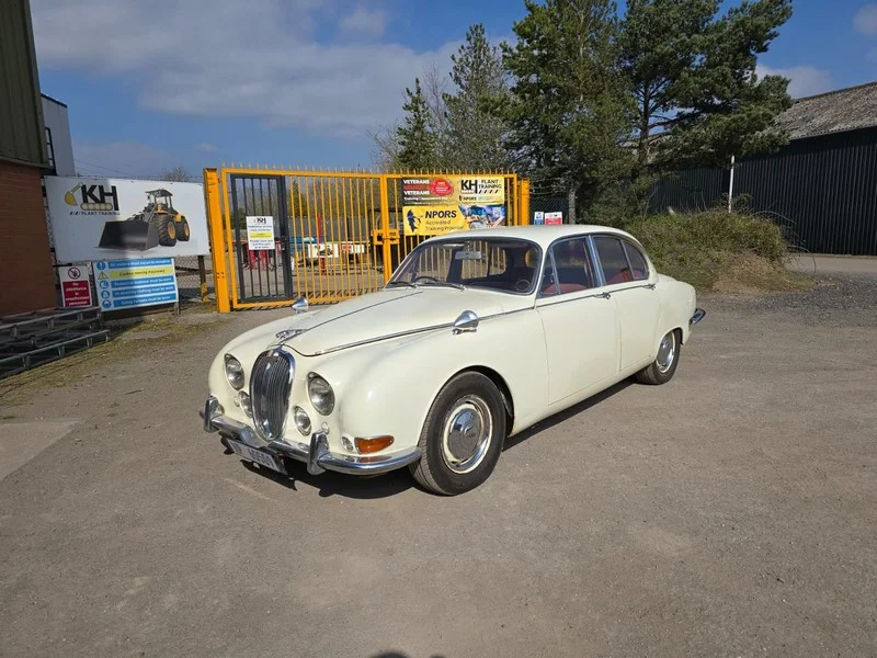 BPI Auctions - Classic Cars Auction to include 1979 Alfa Romeo GTV 2.0, 1984 Mercedes 200 W123, 1981 Volkswagen Jurgens Autovilla Motor Caravan, 1971 Fiat 124 Spider & More - Auction Image 6