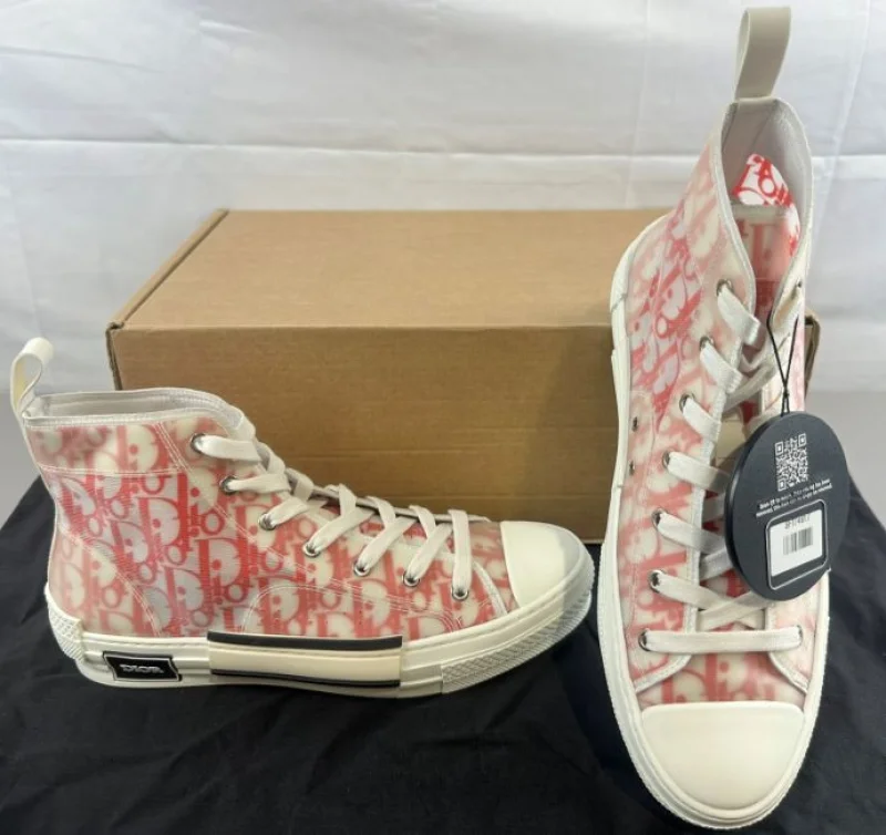 JPS Chartered Surveyors - Online Auction of Pre-Owned Designer Handbags, Shoes, Accessories - Brands: Louis Vuitton, Christian Dior, Valentino, MCM, Alexander McQueen, Prada - Auction Image 7