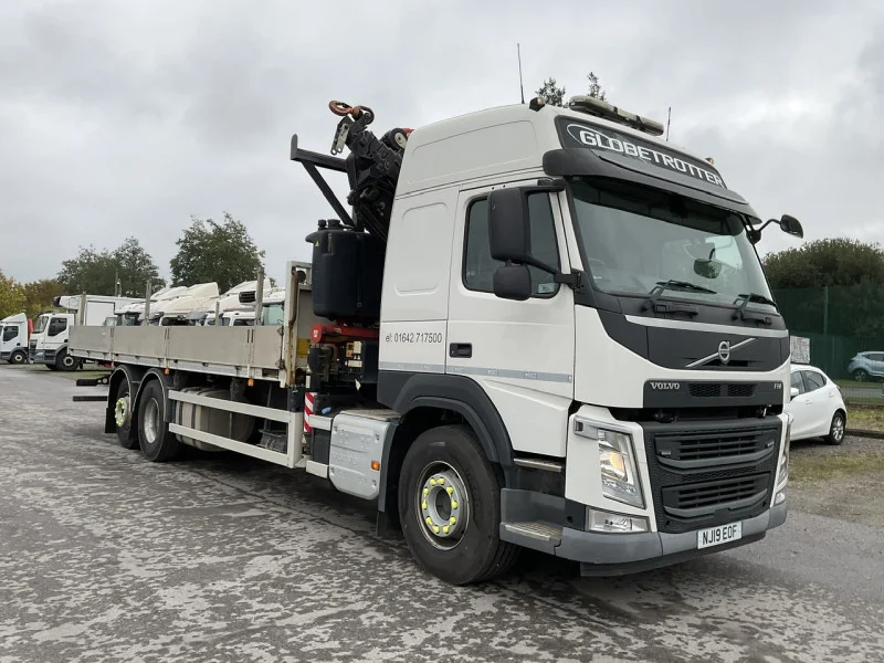 BPI Auctions - 2021 Volvo FH Tractor Unit with Fassi Crane & 32ft Flatbed Trailer & 2019 Volvo FM 62 TR Flat Bed Lorry with Fassi Crane Auction - Auction Image 4