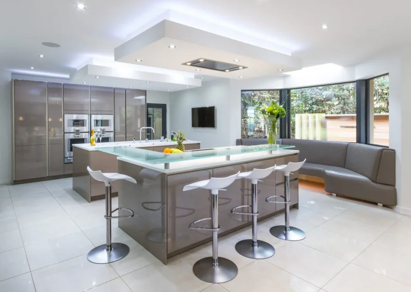 In2Corporate Ltd - General Auction (Day 1) Includes Fitted Kitchens, IT & Computers, Luxury Homewares, Woodworking Machines, Fine Furniture, Memorabilia, Toys, Paintings, Resale Stock & More - Auction Image 2