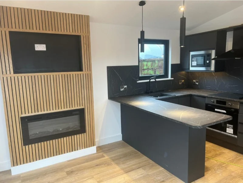 BPI Auctions - New Ex-Showroom 40 x 14 ft Luxury Glamping Pod / Lodge, Kitchen/Lounge, 2 Bedrooms & 2 Bathrooms Auction - Auction Image 5