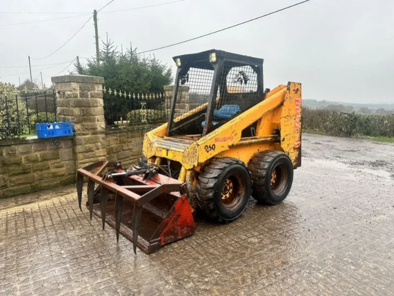 Universal Auctions Group Ltd - Excavators, Tractors, Forklifts, Agri, Telehandlers & More at Auction - Auction Image 7