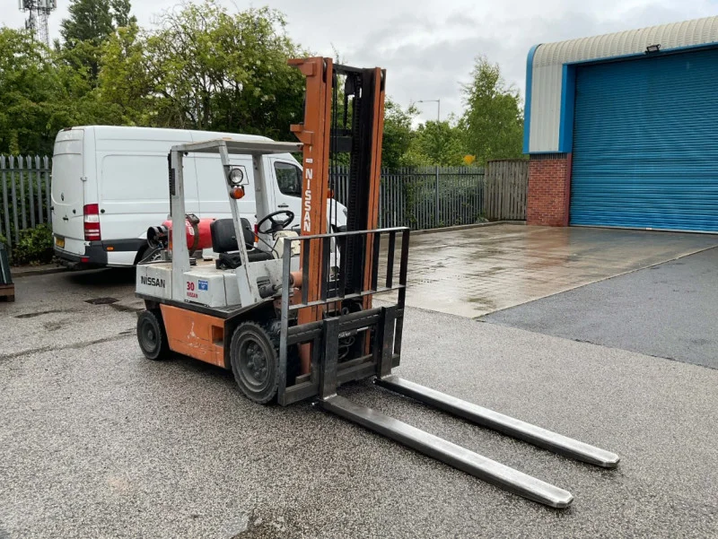 BPI Auctions - Entire Contents of Glass Manufacturer Business at Auction to include Vans, Forklift, Machinery & more - Auction Image 2